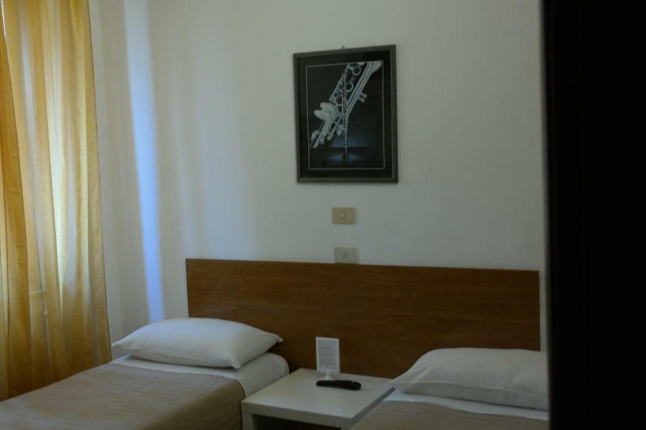 Hotel Houston Livorno - Struttura Esclusivamente Turistica - Not For Business Or Workers Exterior foto