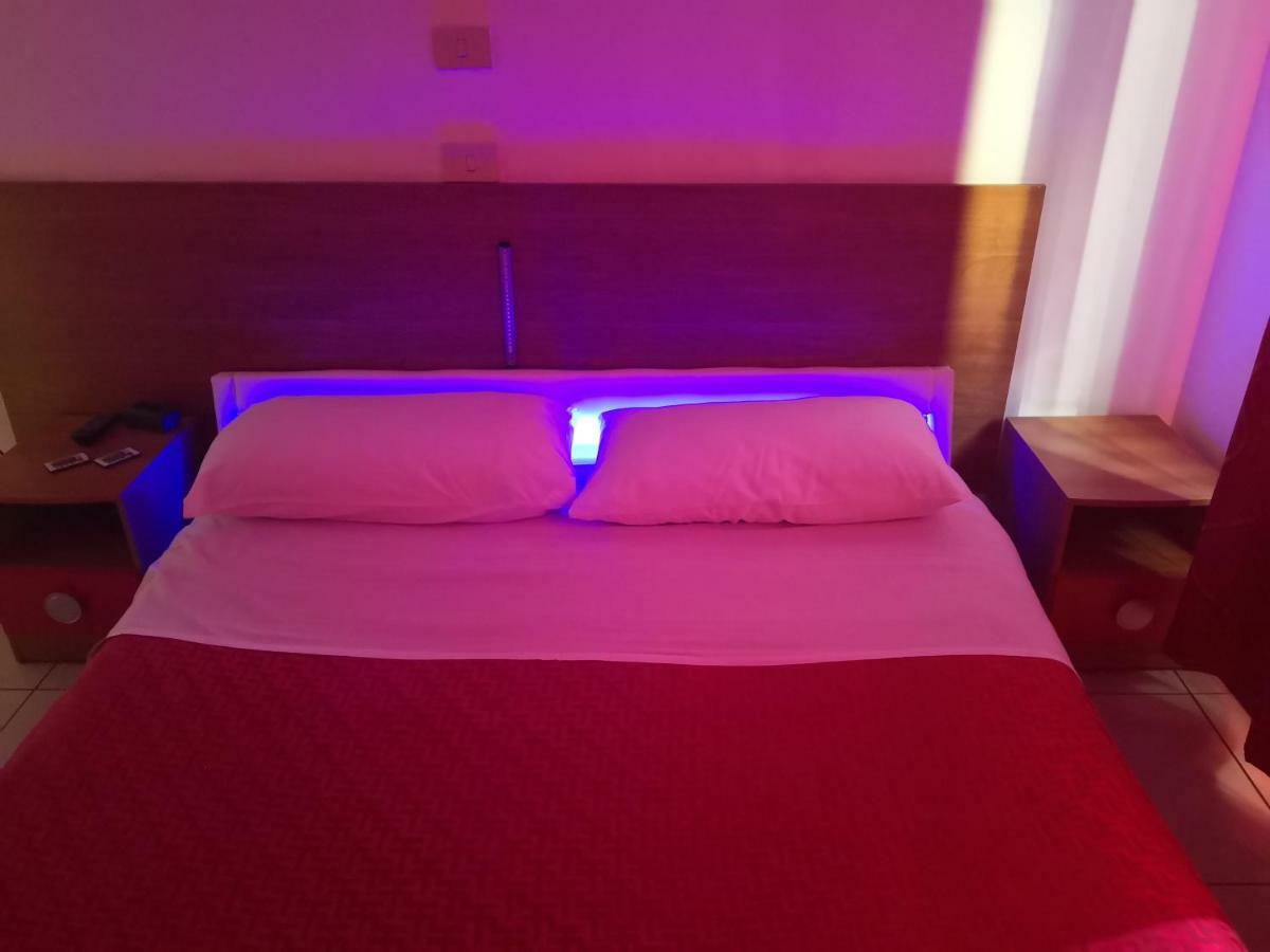 Hotel Houston Livorno - Struttura Esclusivamente Turistica - Not For Business Or Workers Exterior foto